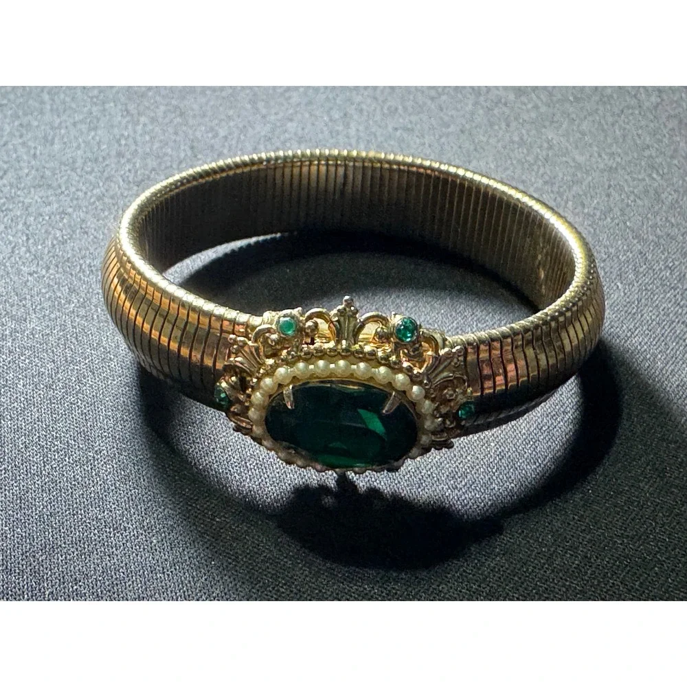 Vintage Coro Gold Tone Expansion Stretch Bracelet Emerald Green Glass Faux Pearl